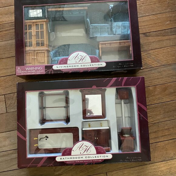 2 American Heirloom Miniature Living Room + Bathroom Dollhouse Furniture - NEW - Picture 1 of 2
